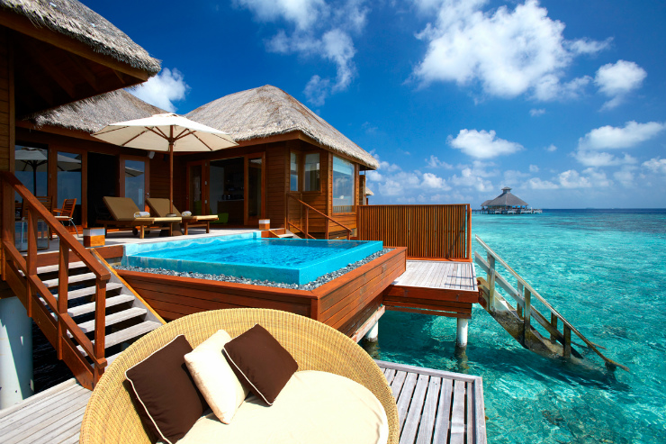 Enjoying the sun with your own private pool in Tahiti