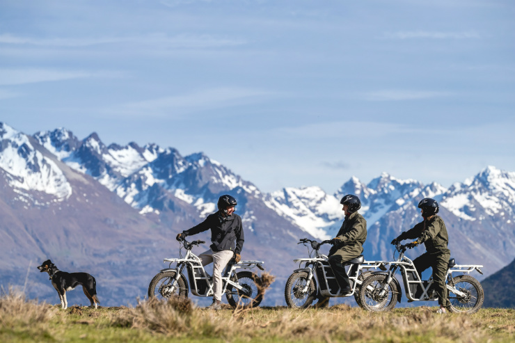 Enjoy the New Zealand landscape in silence via electric trail bikes.