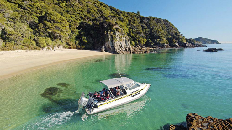 Water taxi in Abel Tasman