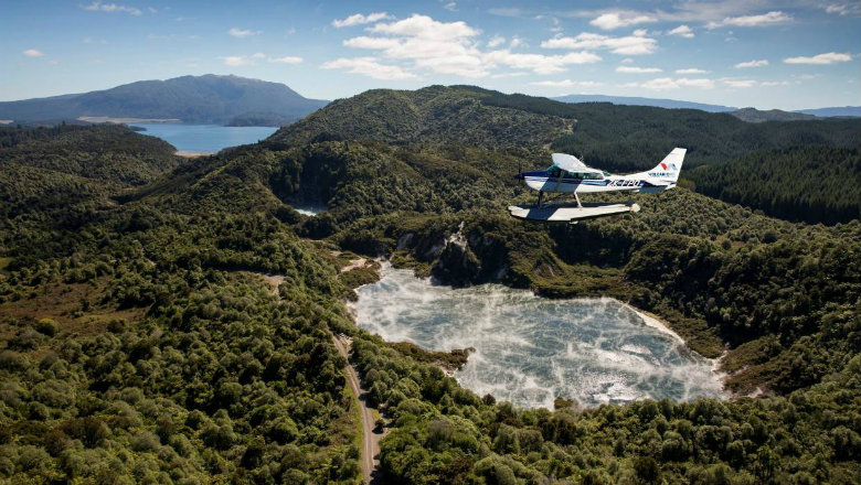 Flying above Rotorua's geothermal areas in a float plane