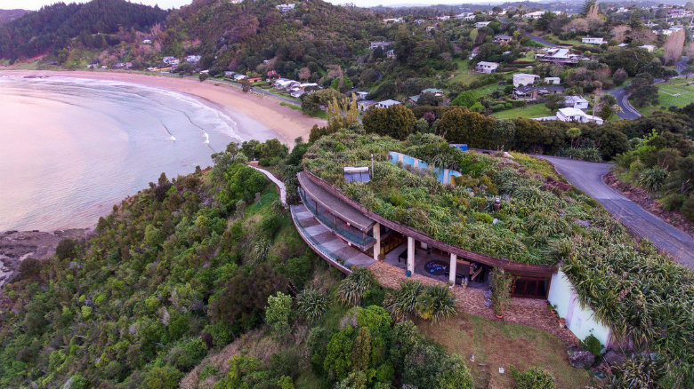 The living roof at Donkey Bay Inn