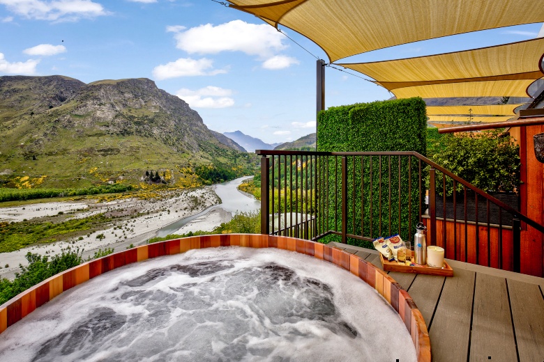 Onsen hot pools overlooking the Shotover River 